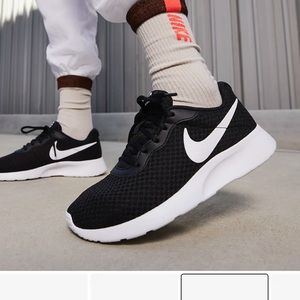 Nike Tanjun Sneakers